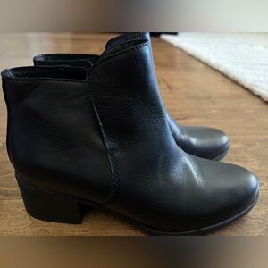Naturalizer Black Ankle Booties Size 8